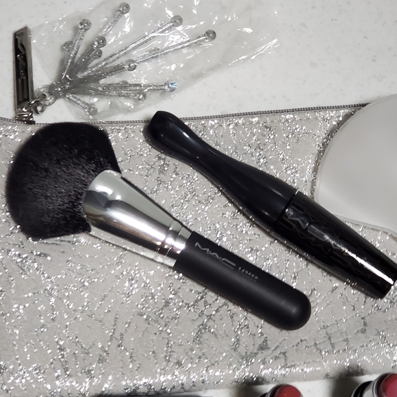 MAC Cosmetics Holiday Makeup Set Bundle 143S Brush Lipstick - Picture 4 of 5